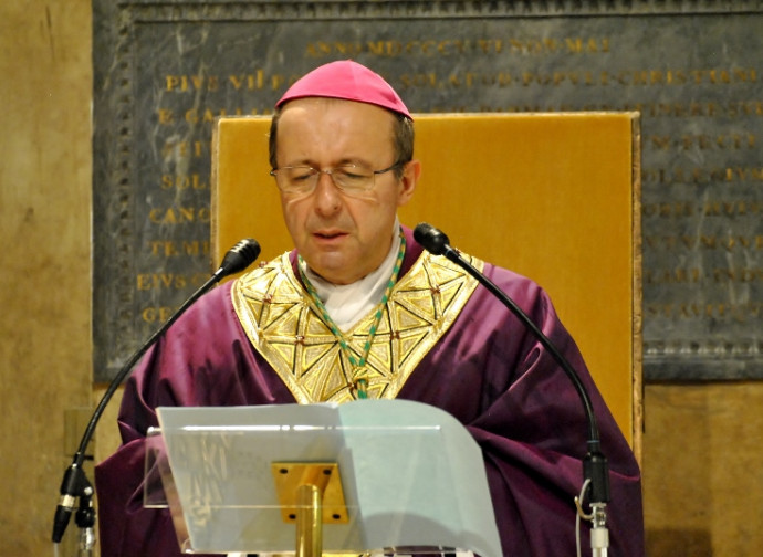 Il Vescovo Solmi è vicino alla comunità medica di Parma. Le sue parole in una lettera dedicata: ＂Offrite la cura e la speranza. Grazie＂. E una preghiera per tutti coloro che soffrono